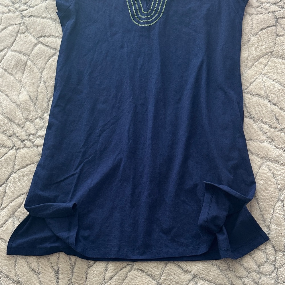 Chic Navy Blue Midi Dress with Embroidered Detail - Picture 5 of 10